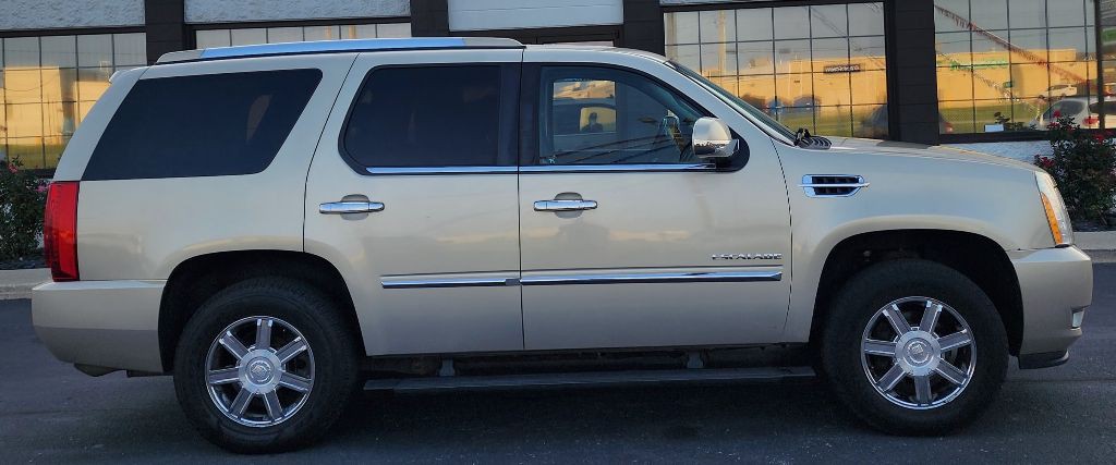 2010 Cadillac Escalade Image 9