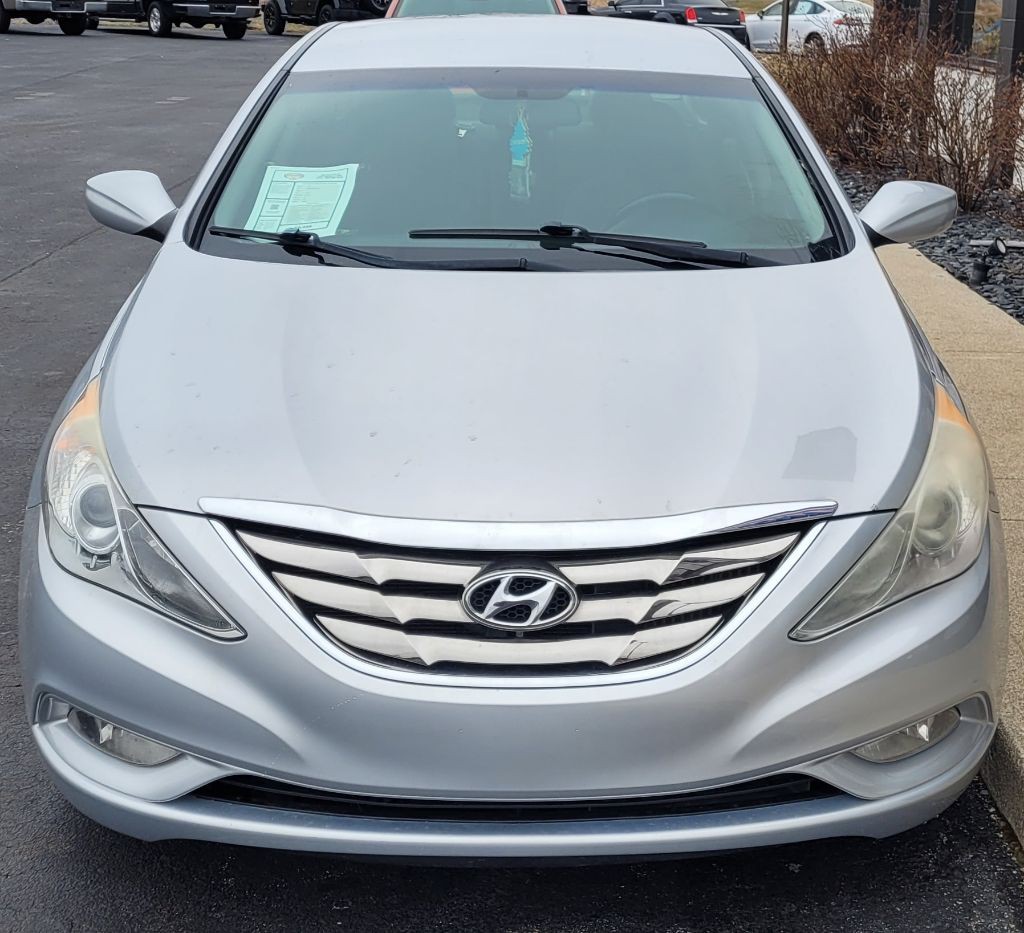 2012 Hyundai Sonata Image 2