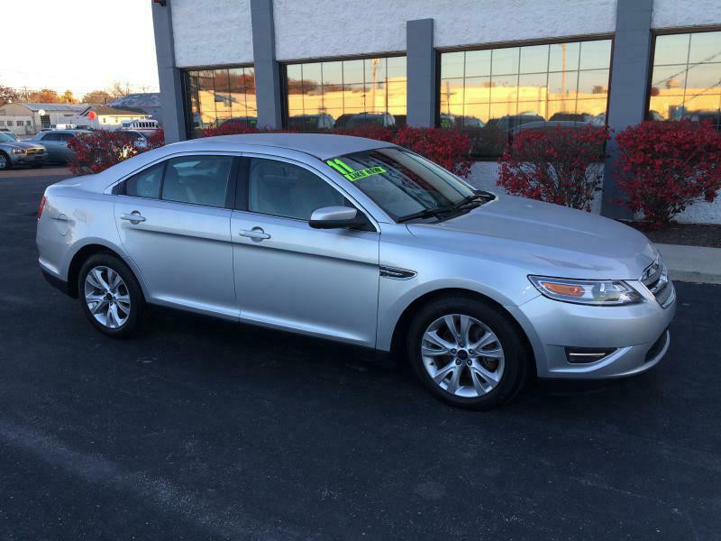 2011 Ford Taurus Image 2