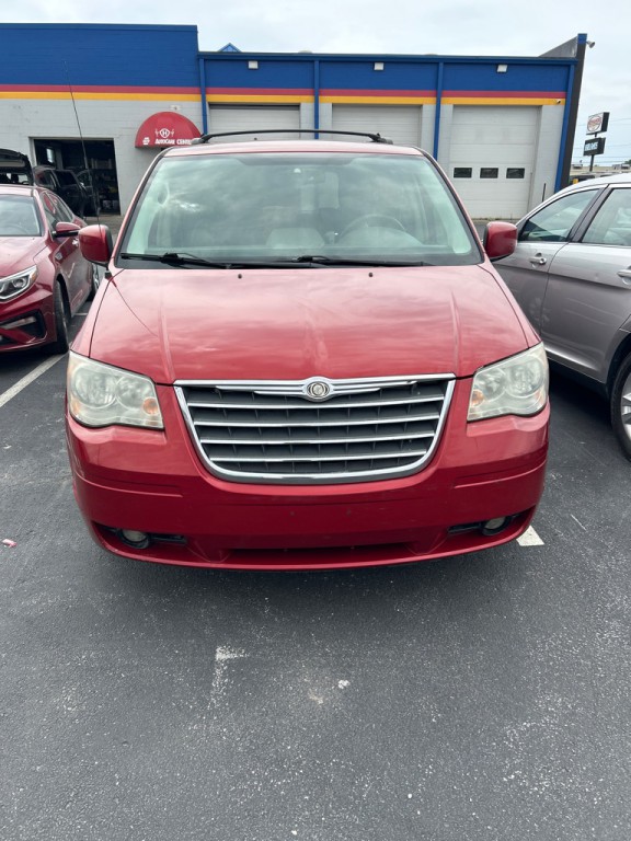 2009 Chrysler Town & Country Image 1