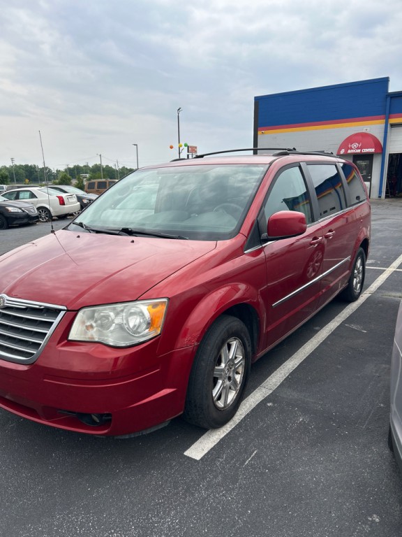 2009 Chrysler Town & Country Image 3