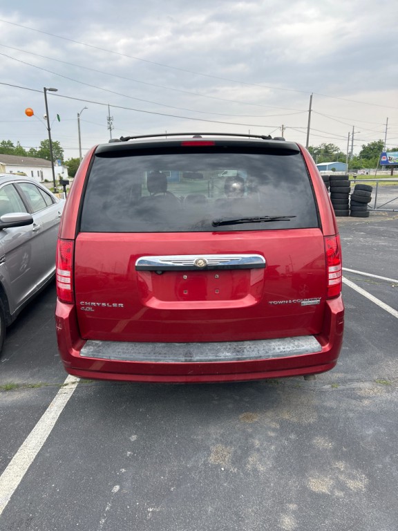 2009 Chrysler Town & Country Image 4