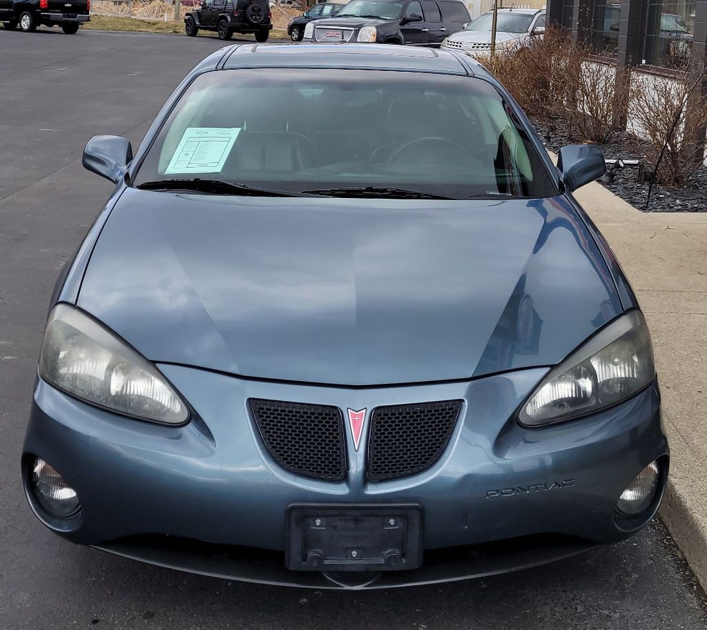 2007 Pontiac Grand Prix Image 2