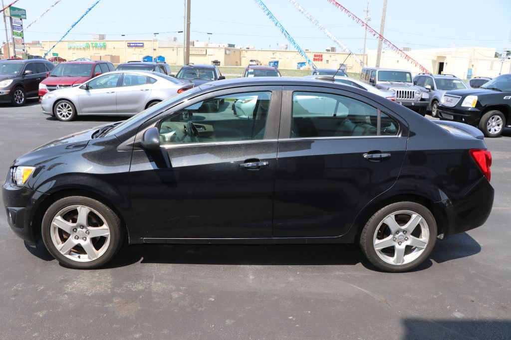 2015 Chevrolet Sonic Image 3