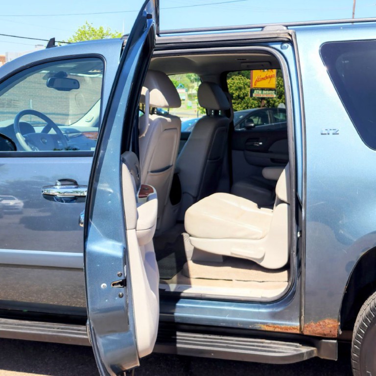 2008 Chevrolet Suburban Image 13