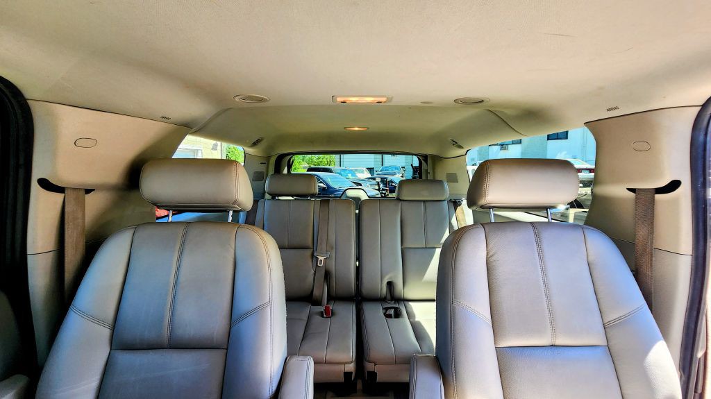 2008 Chevrolet Suburban Image 14