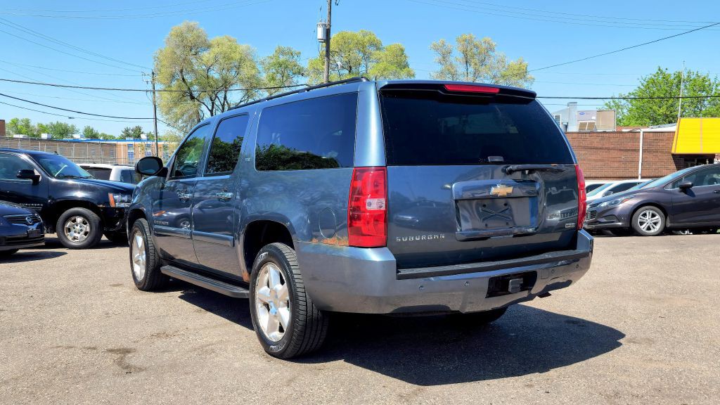 2008 Chevrolet Suburban Image 3