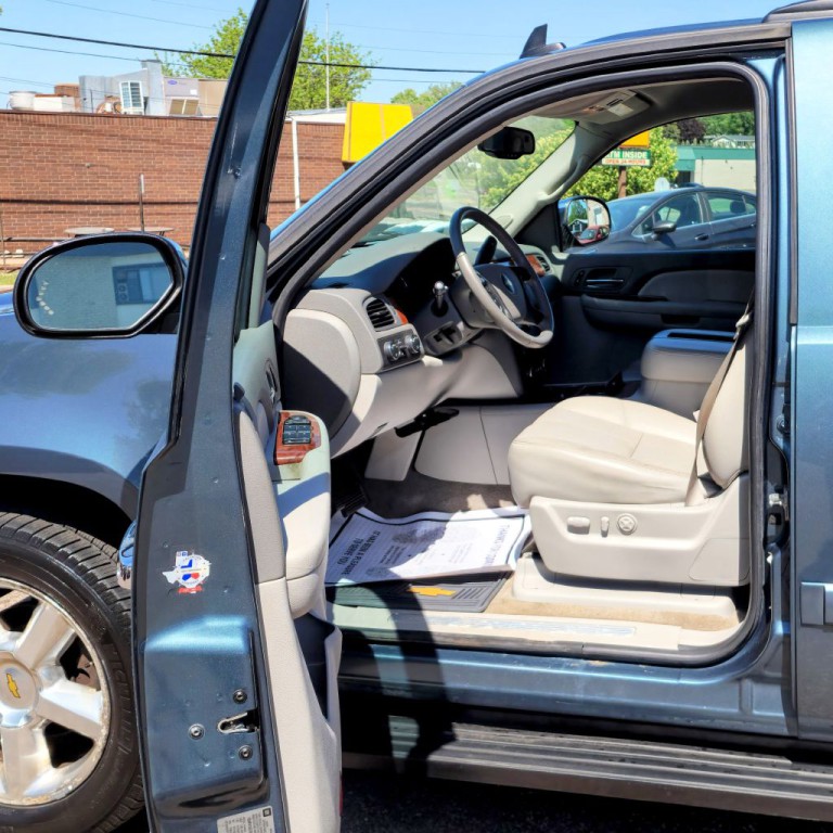 2008 Chevrolet Suburban Image 10