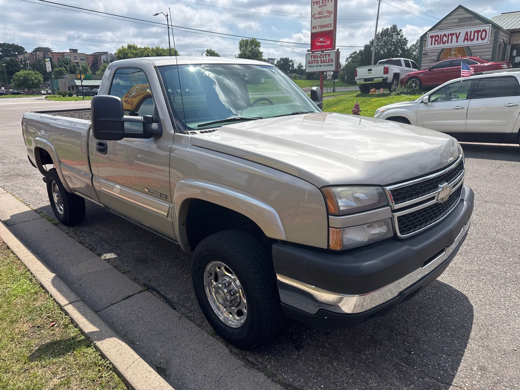 2006 Chevrolet Silverado 1500 Image 2