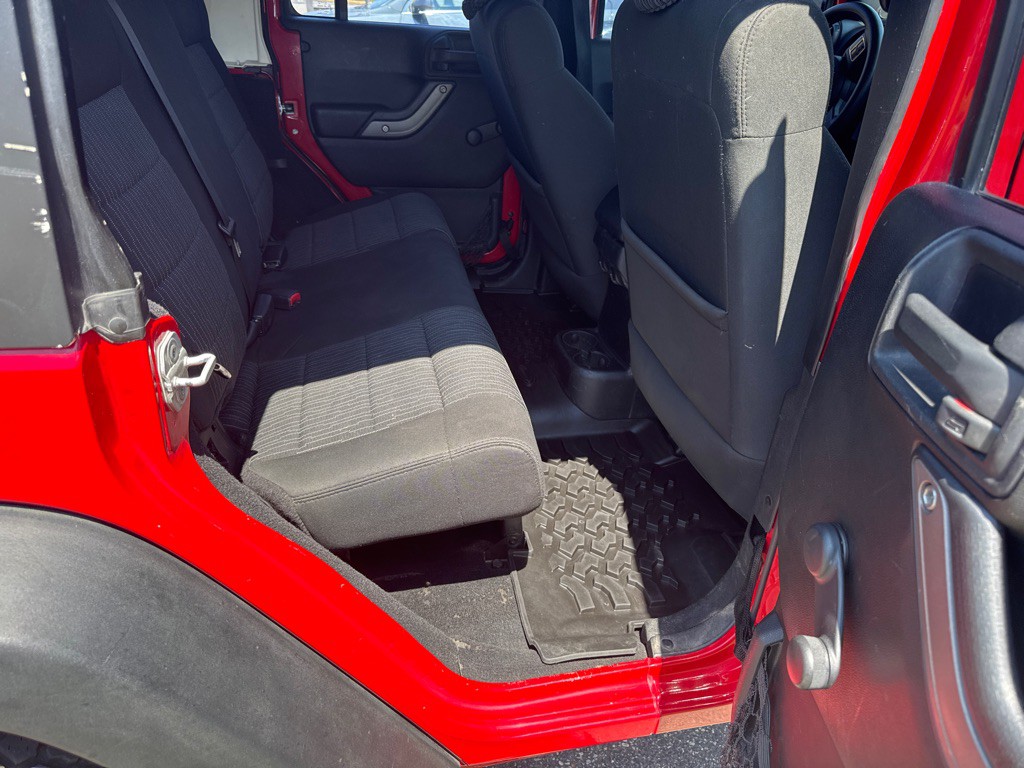 2011 Jeep Wrangler Unlimited Image 12