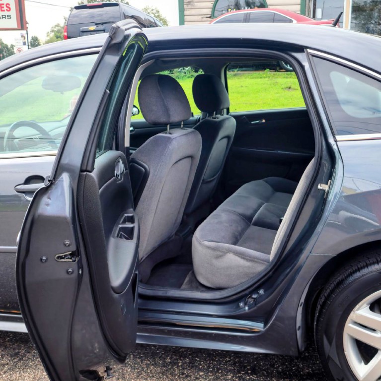 2011 Chevrolet Impala Image 13
