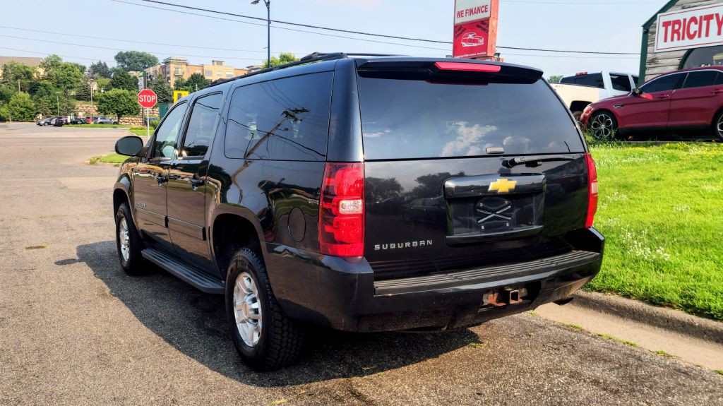 2013 Chevrolet Suburban Image 4