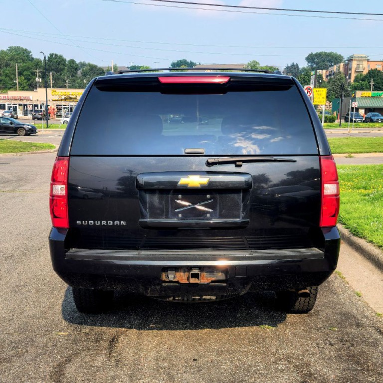 2013 Chevrolet Suburban Image 5
