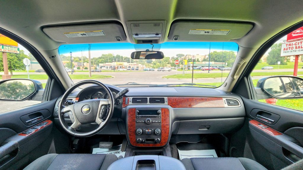2013 Chevrolet Suburban Image 12