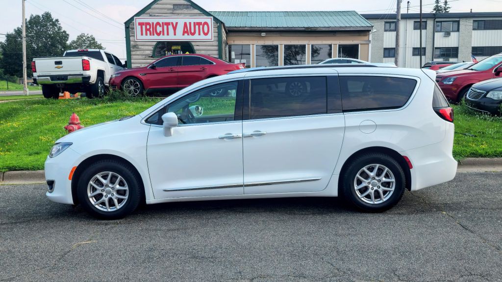 2020 Chrysler Pacifica Image 3