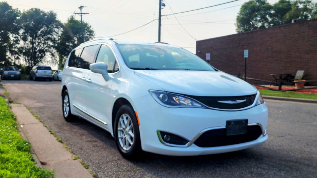 2020 Chrysler Pacifica Image 8