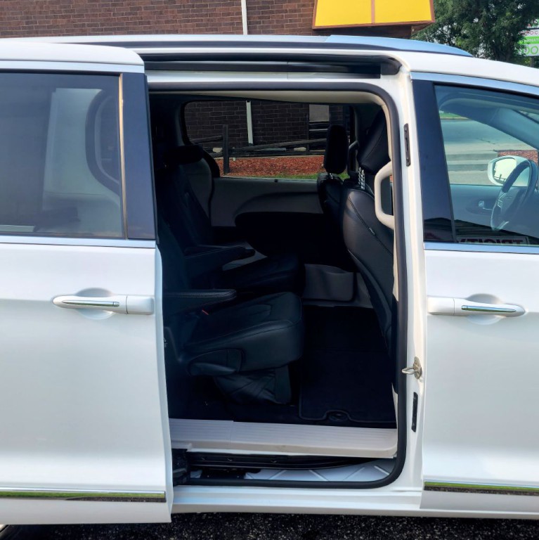 2020 Chrysler Pacifica Image 17