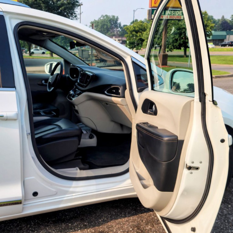 2020 Chrysler Pacifica Image 20
