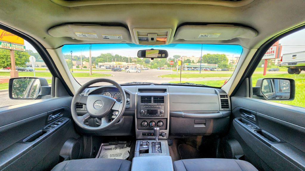 2010 Jeep Liberty Image 12