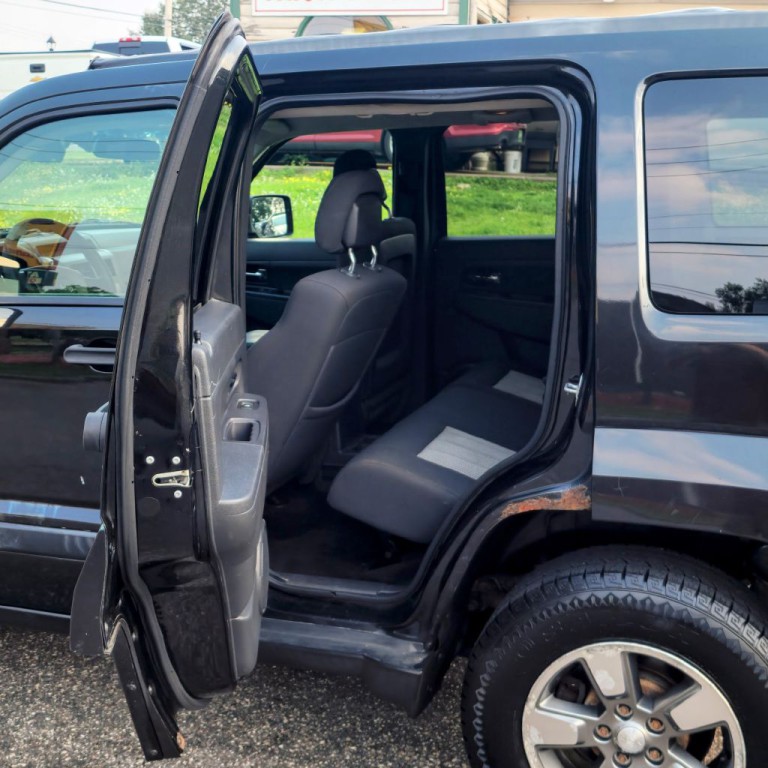 2010 Jeep Liberty Image 13