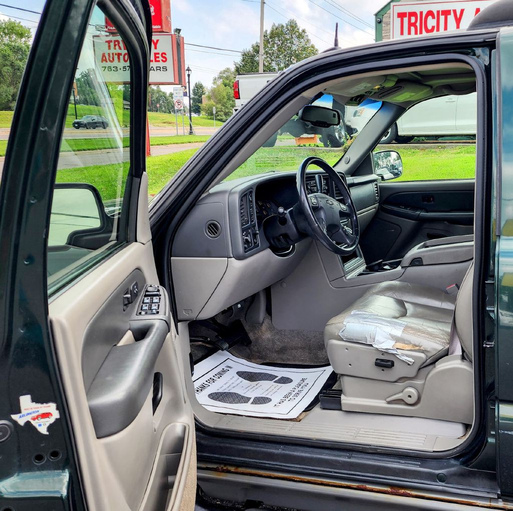 2003 Chevrolet Tahoe Image 11