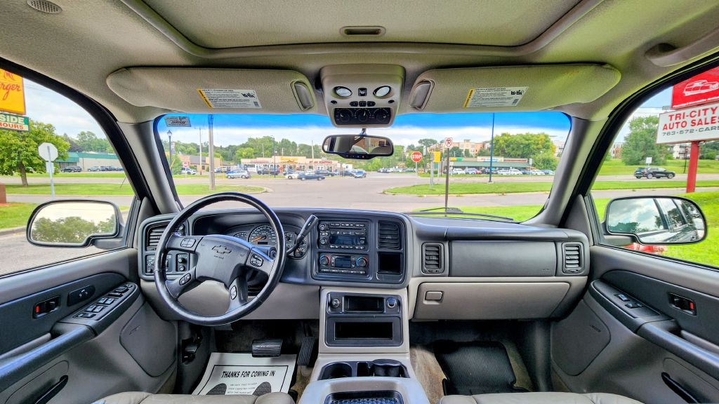 2003 Chevrolet Tahoe Image 12