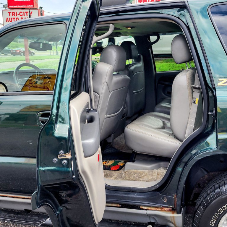 2003 Chevrolet Tahoe Image 14