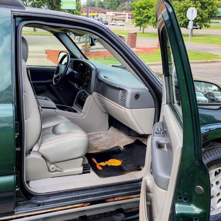 2003 Chevrolet Tahoe Image 18