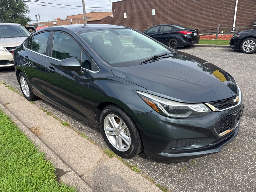 2017 Chevrolet Cruze Image 2