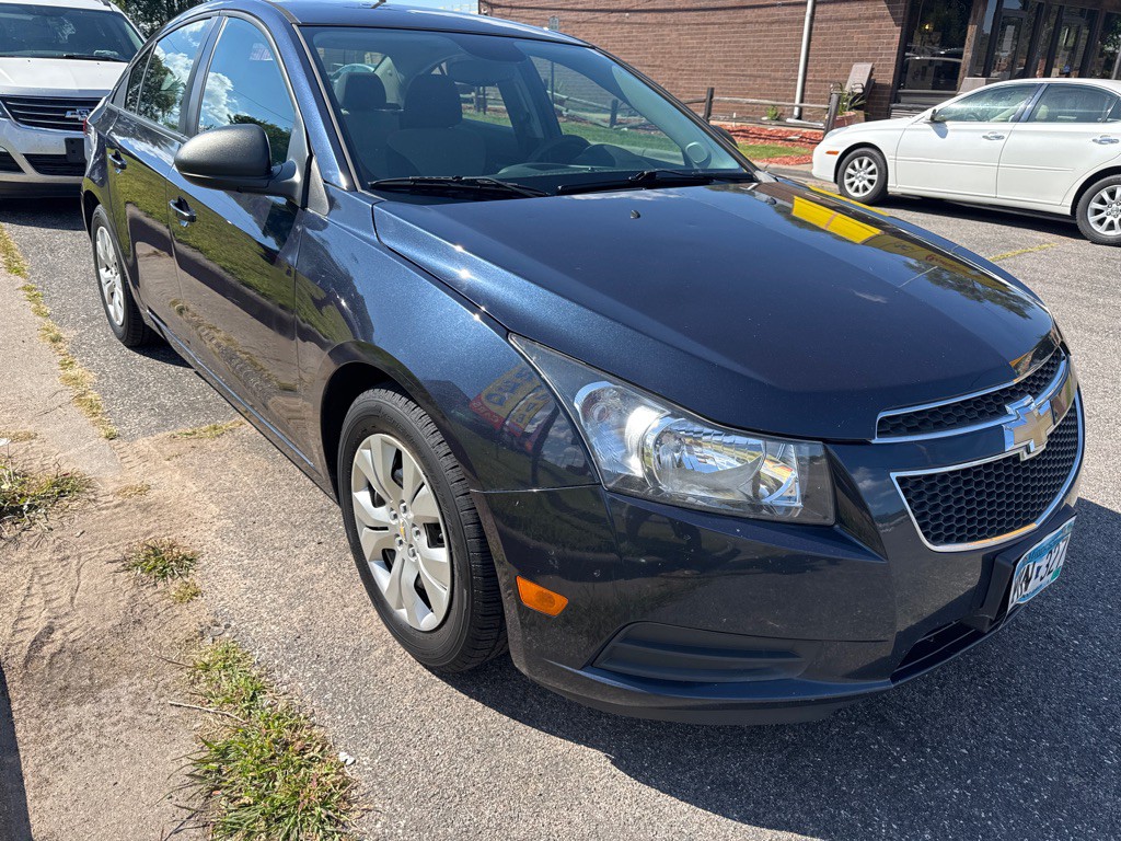 2014 Chevrolet Cruze Image 2