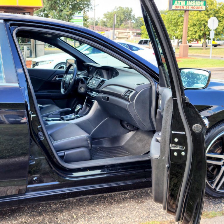 2016 Honda Accord Image 16