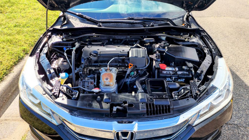 2016 Honda Accord Image 17