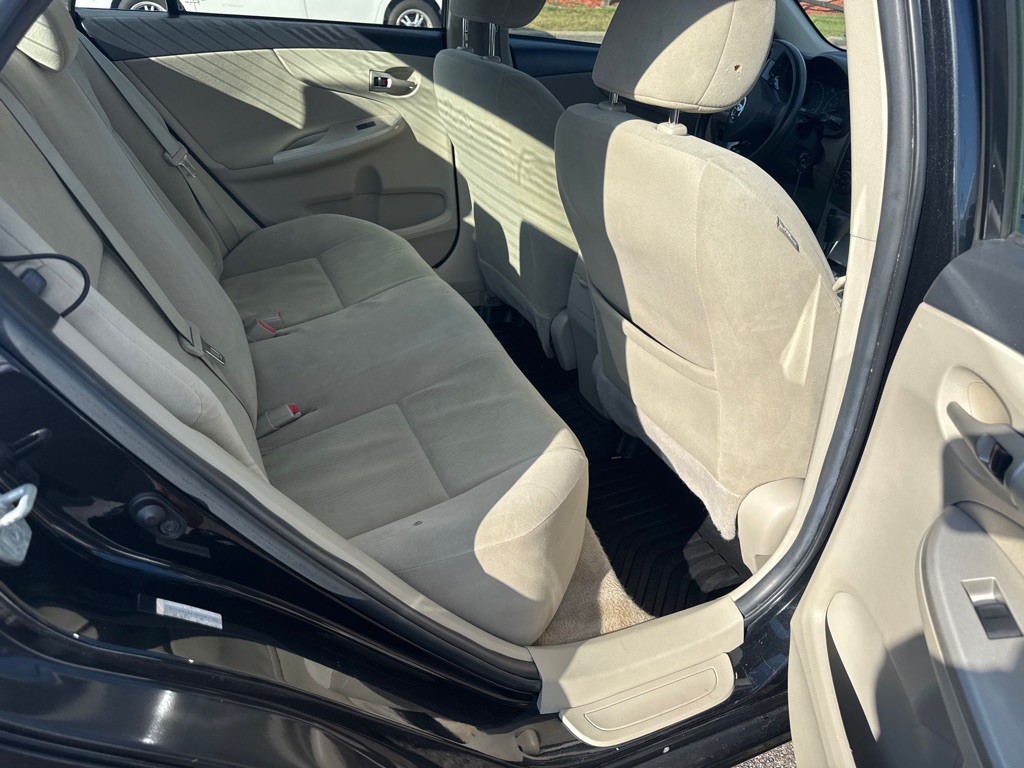 2011 Toyota Corolla Image 12