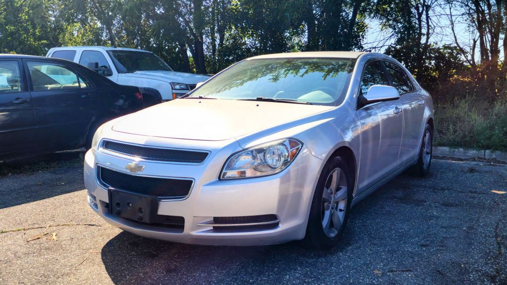 2011 Chevrolet Malibu Image 2