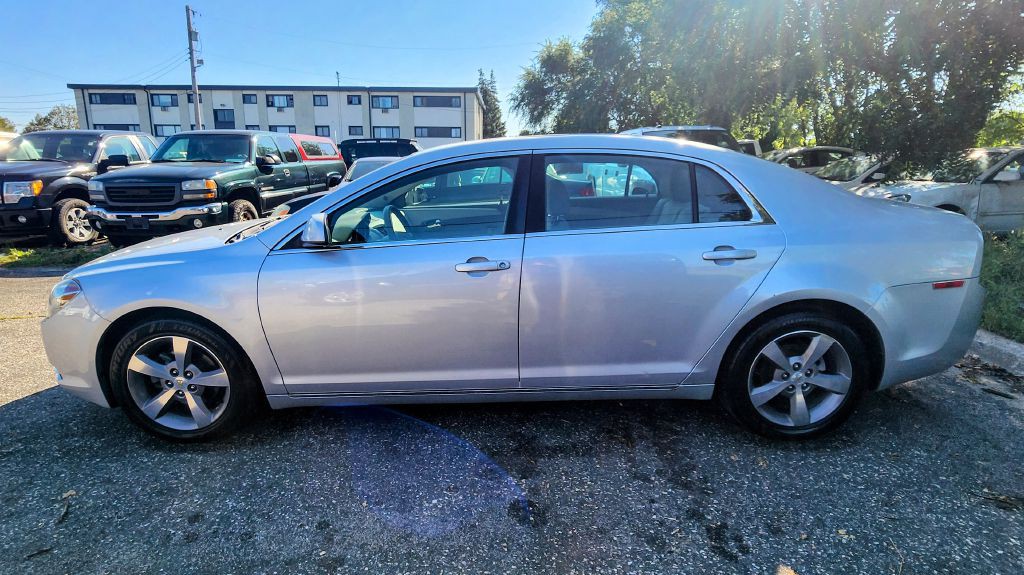 2011 Chevrolet Malibu Image 3