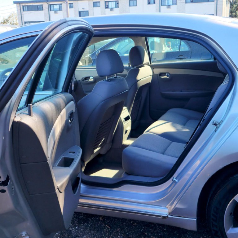 2011 Chevrolet Malibu Image 13