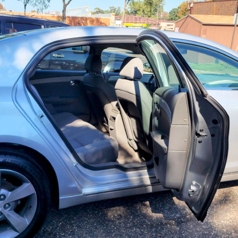 2011 Chevrolet Malibu Image 15