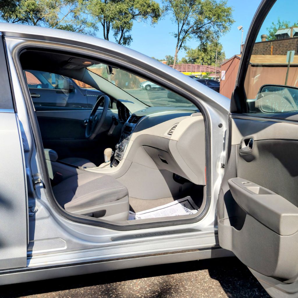 2011 Chevrolet Malibu Image 16