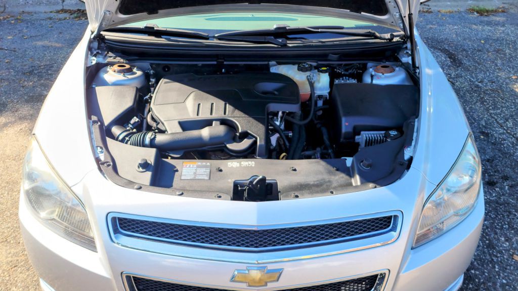 2011 Chevrolet Malibu Image 17
