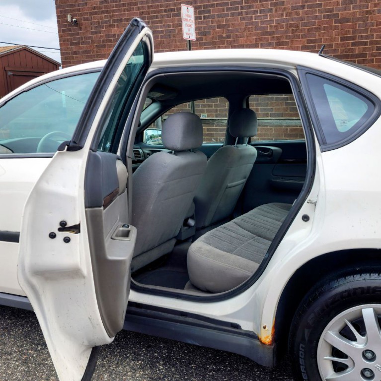 2005 Chevrolet Impala Image 12