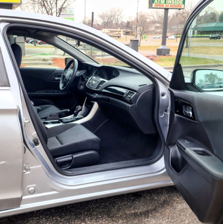 2016 Honda Accord Image 17