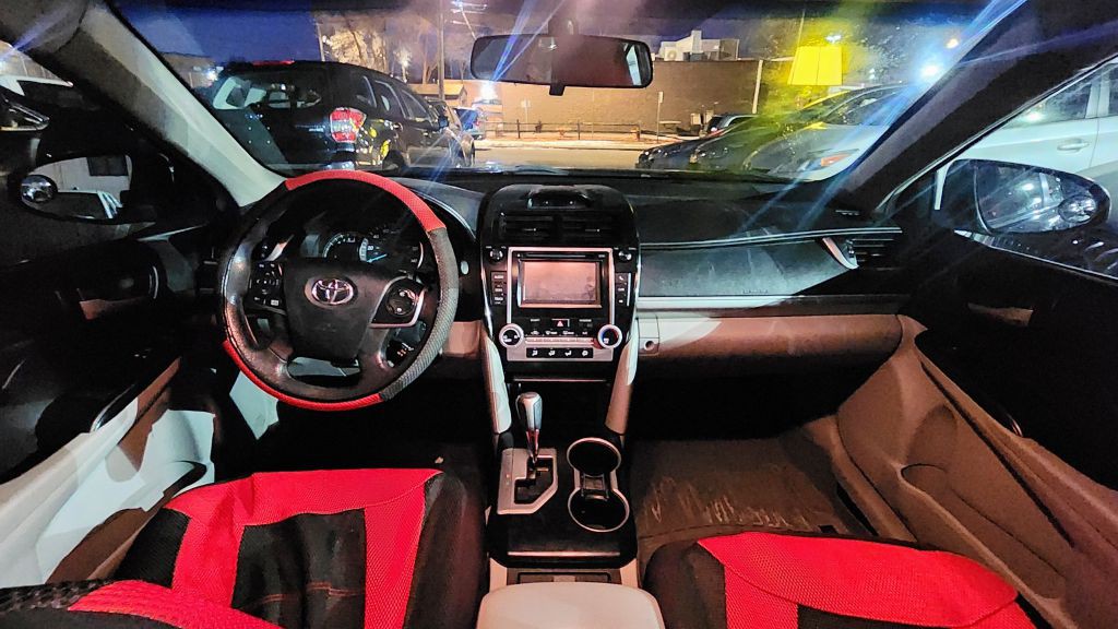 2013 Toyota Camry Image 12