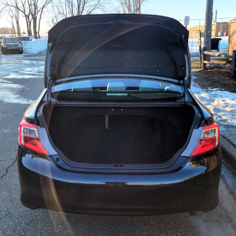 2013 Toyota Camry Image 14