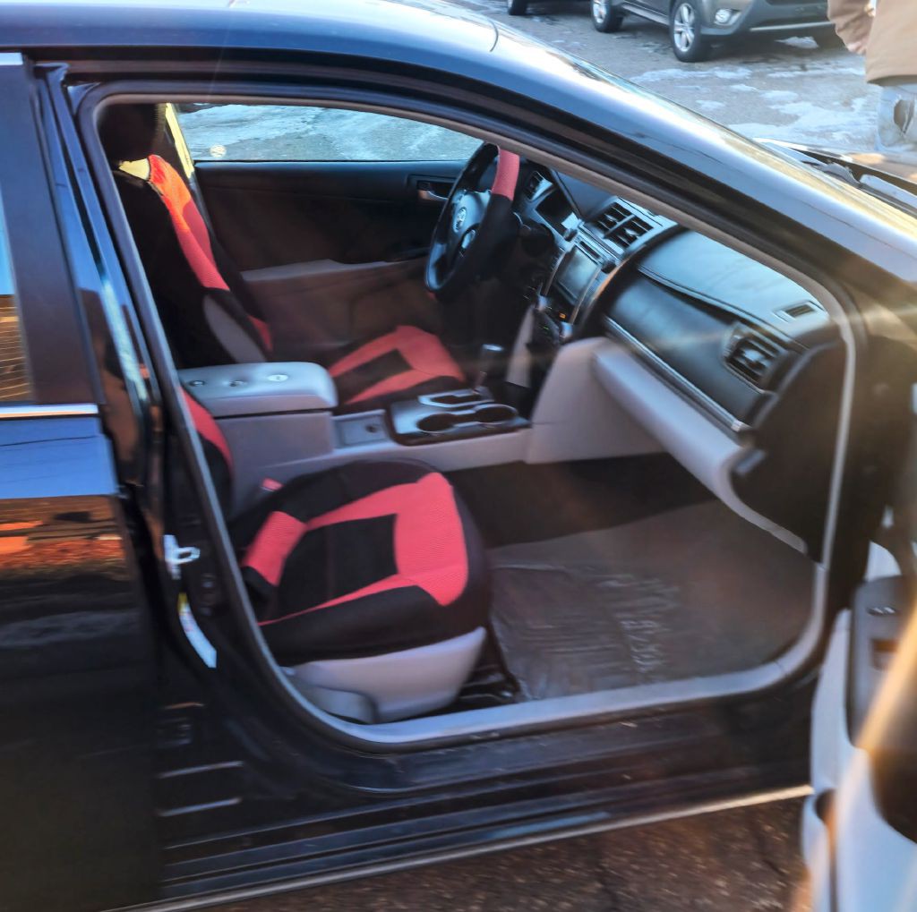 2013 Toyota Camry Image 16