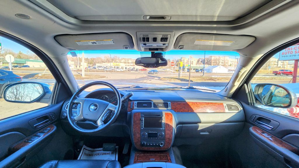 2009 Chevrolet Suburban Image 10