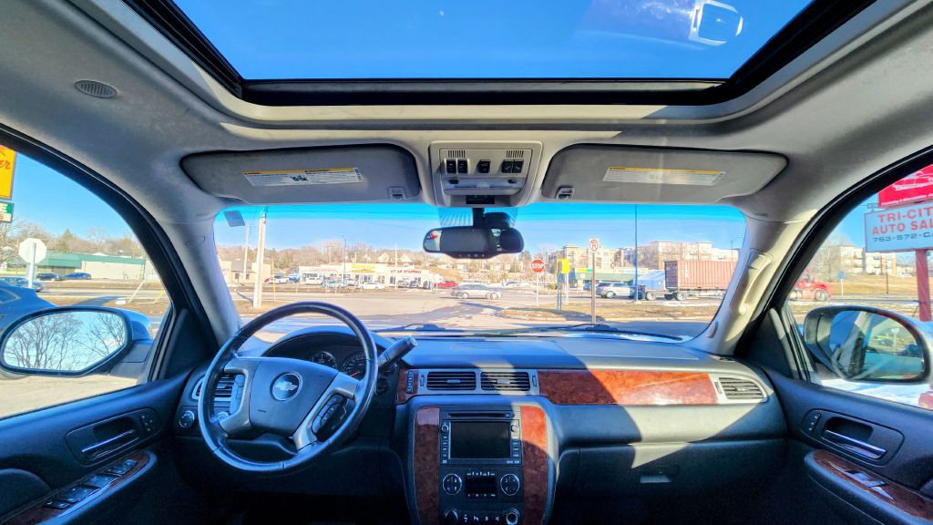 2009 Chevrolet Suburban Image 11
