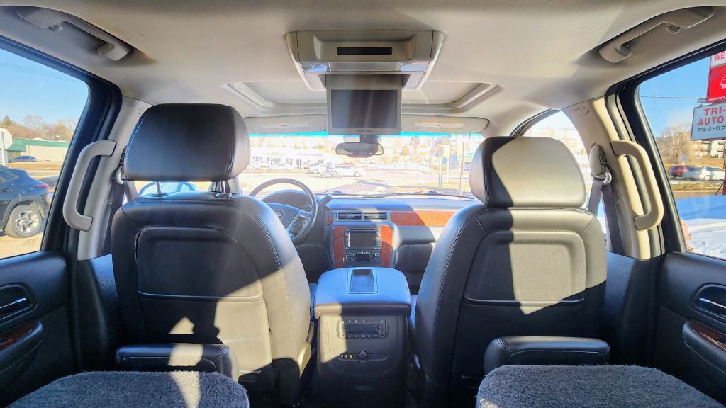 2009 Chevrolet Suburban Image 12