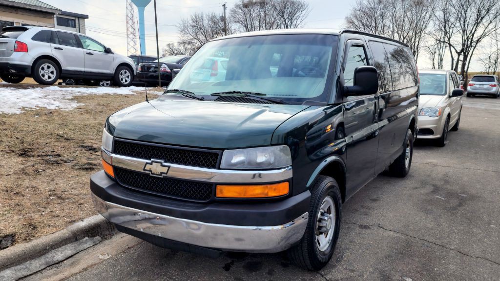 2008 Chevrolet Express Image 2