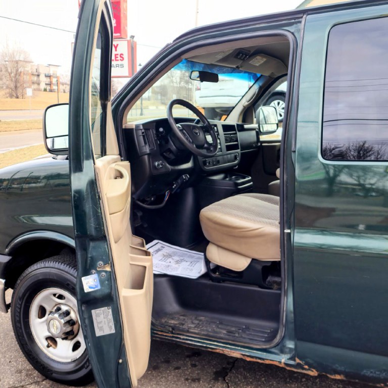 2008 Chevrolet Express Image 11