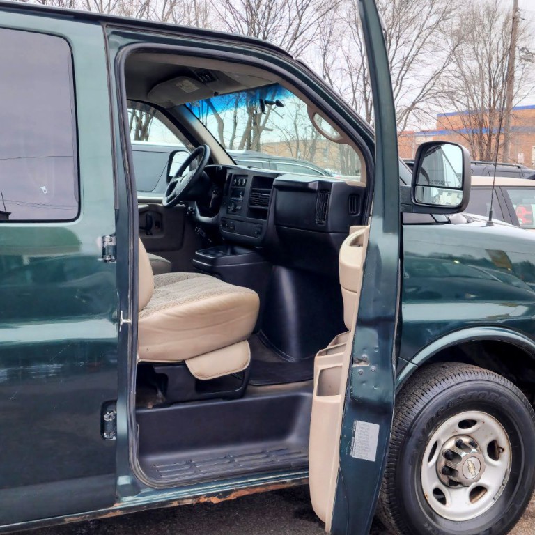 2008 Chevrolet Express Image 16